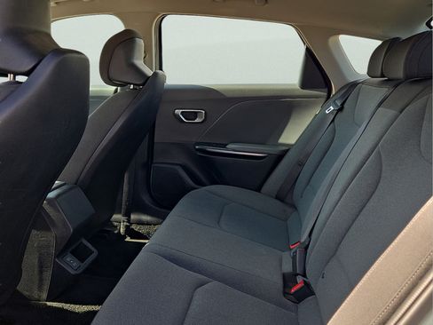 Used 2025 Kia K4 FWD image 19