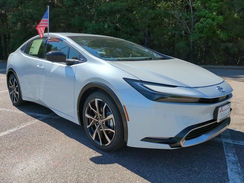 New 2026 Toyota Prius Plug-In Hybrid FWD image 2
