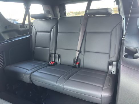 Used 2025 Chevrolet Suburban Z71 image 13