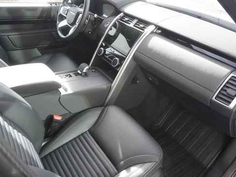 Used 2025 Land Rover Discovery S image 22