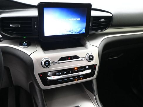 Used 2021 Ford Explorer XLT RWD image 5
