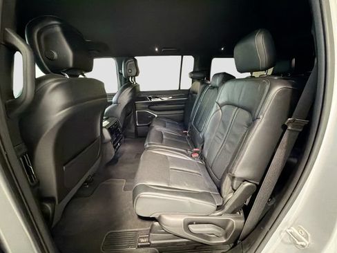Used 2022 Jeep Wagoneer Series III AWD/4WD image 23