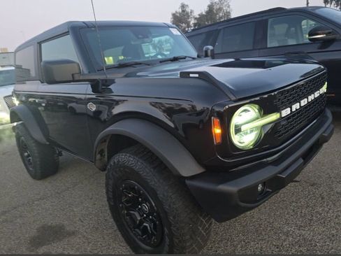 Used 2022 Ford Bronco Wildtrak image 3