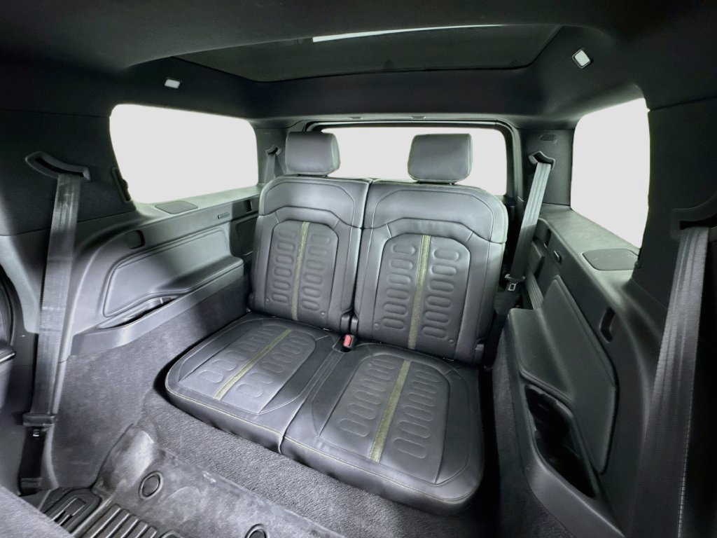 Used 2025 Rivian R1S Adventure Dual AWD/4WD image 15