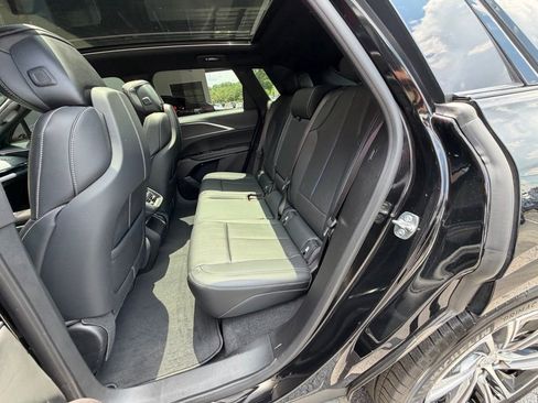 Used 2024 Cadillac Lyriq Luxury AWD/4WD image 29