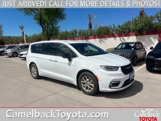 Used 2025 Chrysler Pacifica Select FWD video 1