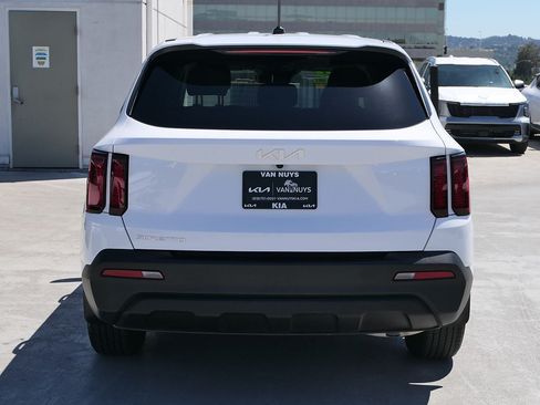 Used 2023 Kia Sorento LX FWD image 5
