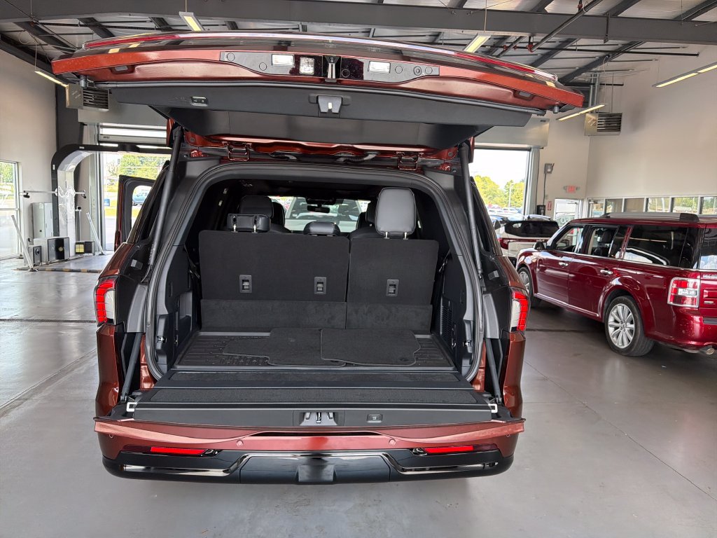 New 2027 Lincoln Navigator Reserve w/ Jet Appearance Package AWD/4WD image 9