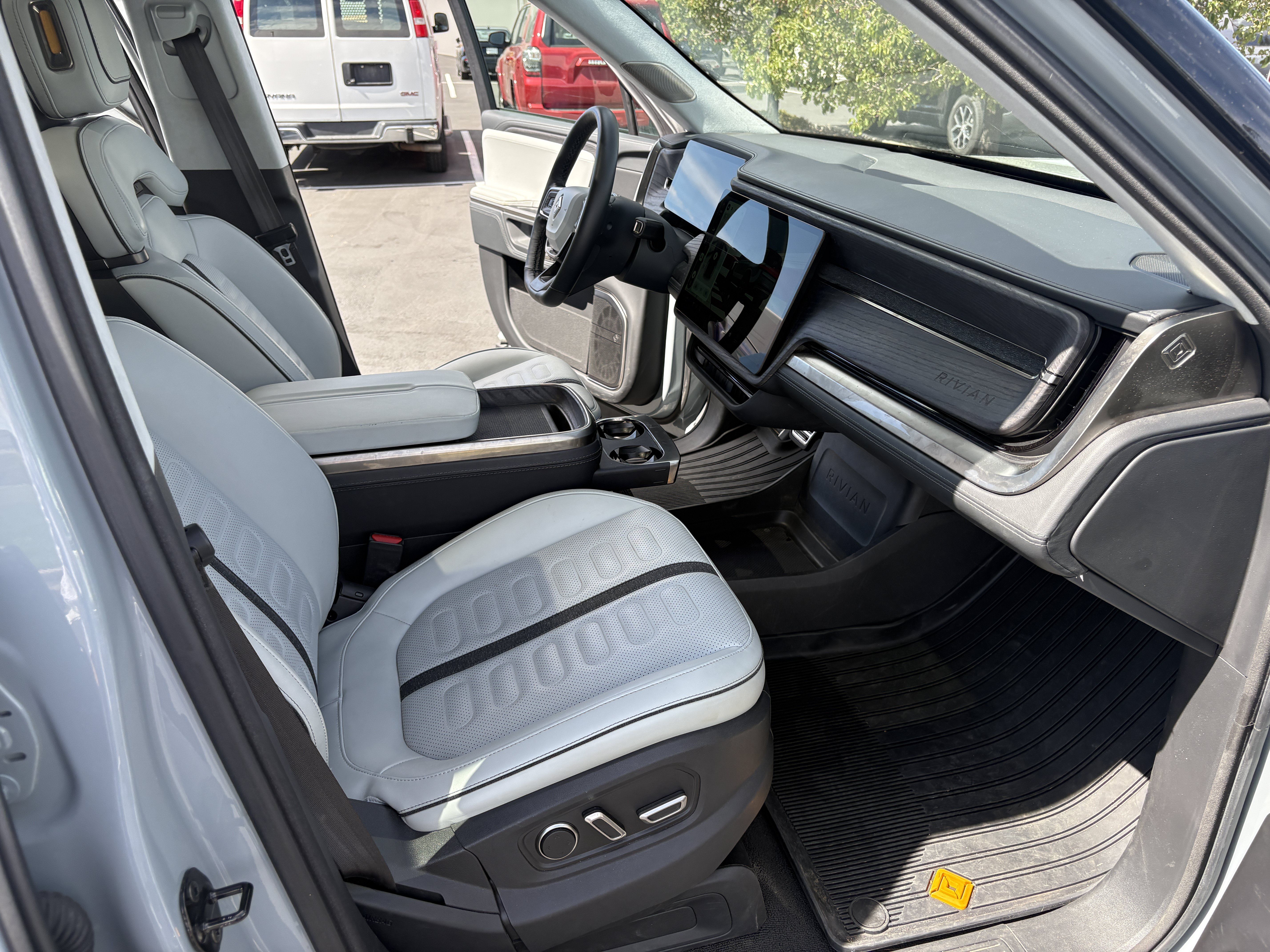 Used 2024 Rivian R1S Adventure Dual AWD/4WD image 10
