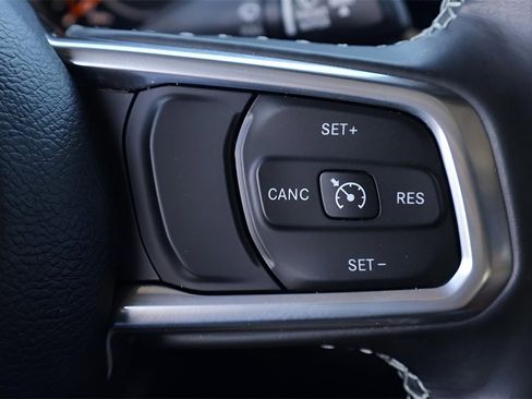 Used 2022 Jeep Gladiator Overland w/ Popular Equipment Package image 17