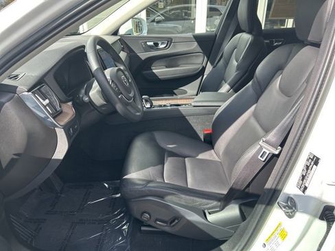 Certified 2022 Volvo XC60 B5 Momentum w/ Climate Package image 18