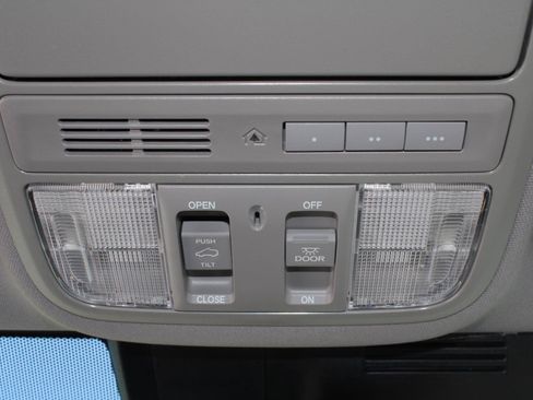 Certified 2019 Honda CR-V Touring image 12