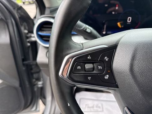Used 2025 Chevrolet Trax LT w/ LT Convenience Package FWD image 19