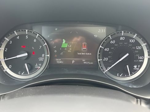 Used 2021 Toyota Highlander XLE FWD image 21