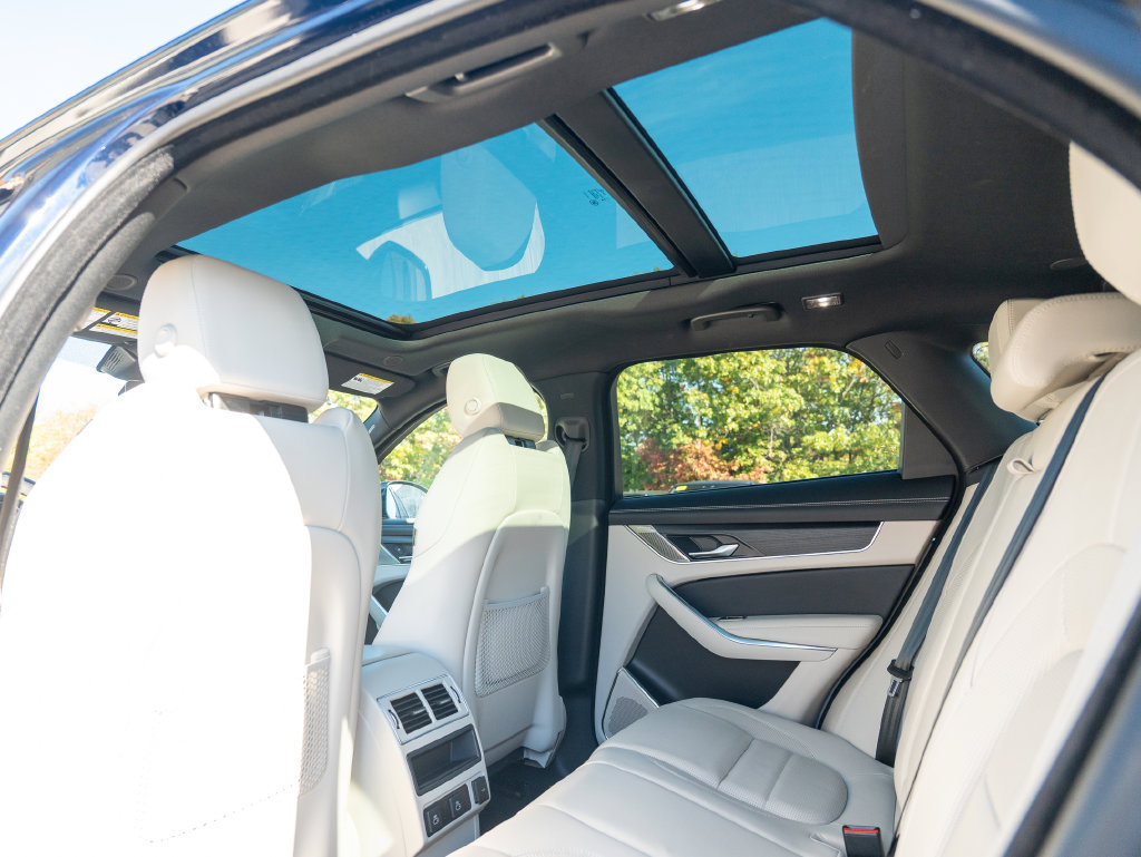 Used 2025 Jaguar F-PACE R-Dynamic S AWD/4WD image 33
