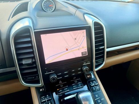 Used 2018 Porsche Cayenne Platinum Edition image 14