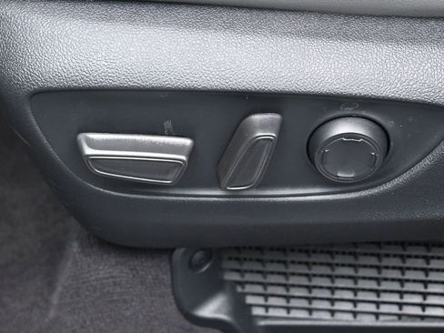 Used 2025 Toyota Sienna XLE image 10