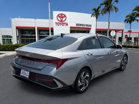 Used 2024 Hyundai Elantra Limited FWD image 7