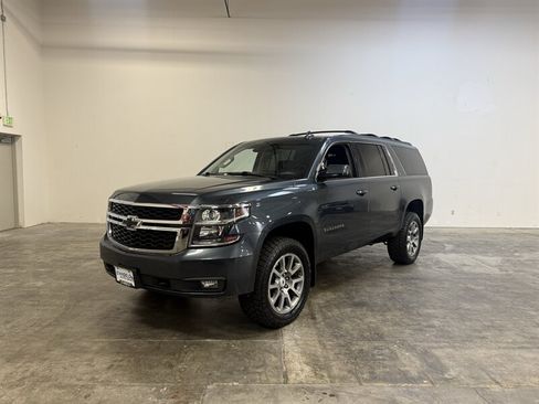 Used 2019 Chevrolet Suburban LT w/ Luxury Package AWD/4WD image 14