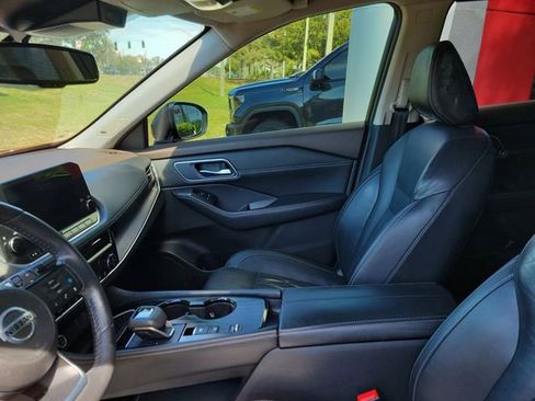 Used 2021 Nissan Rogue Platinum image 13