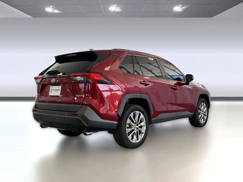Used 2019 Toyota RAV4 XLE Premium FWD image 9
