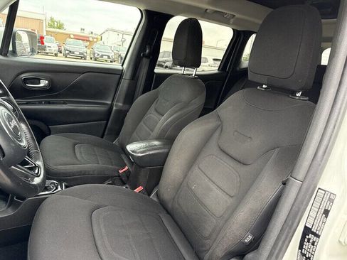Used 2017 Jeep Renegade Altitude FWD image 14