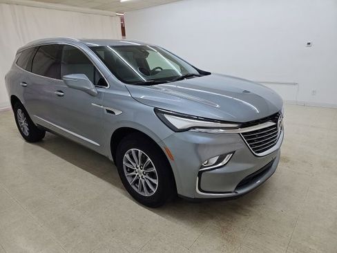 Used 2023 Buick Enclave Essence AWD/4WD image 14