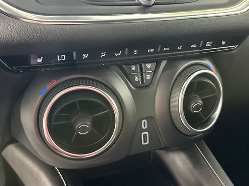 Used 2025 Chevrolet Blazer LT FWD image 18