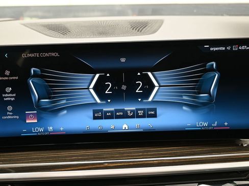 Used 2025 BMW X7 xDrive40i AWD/4WD image 25