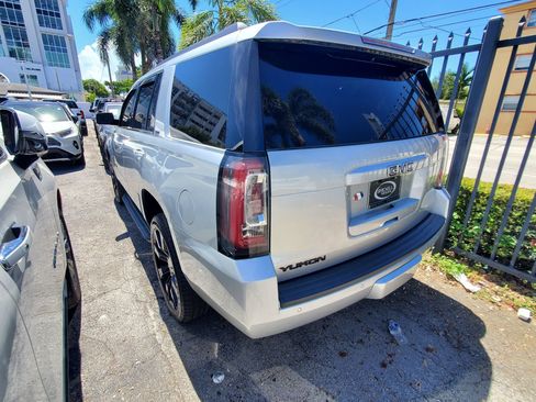 Used 2018 GMC Yukon SLT AWD/4WD image 4