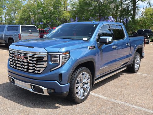 Used 2024 GMC Sierra 1500 Denali w/ Denali Reserve Package AWD/4WD image 1