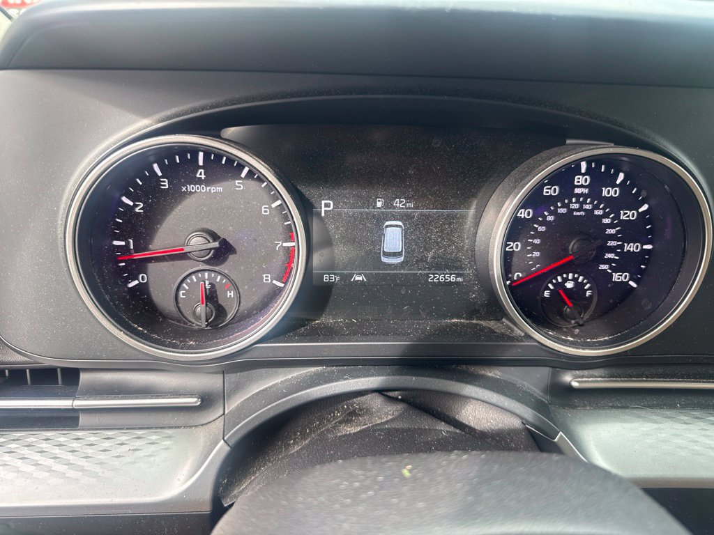 Used 2023 Kia Carnival LX FWD image 4
