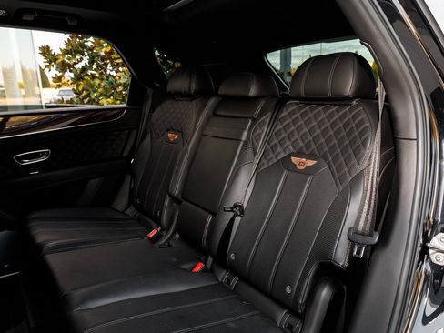 Used 2022 Bentley Bentayga image 21