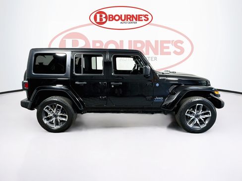 Used 2024 Jeep Wrangler Unlimited w/ Convenience Group AWD/4WD image 10