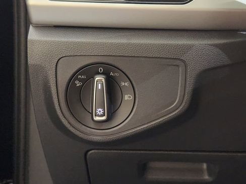 Used 2023 Volkswagen Atlas SE w/ Panoramic Sunroof Package FWD image 22