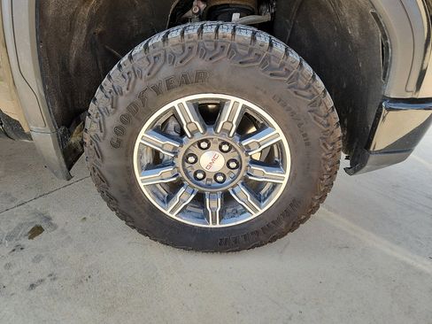 Used 2025 GMC Sierra 1500 AT4 image 9