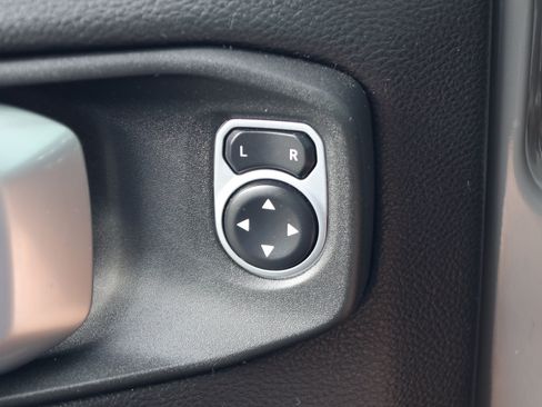 Used 2020 Jeep Wrangler Unlimited Sahara AWD/4WD image 13