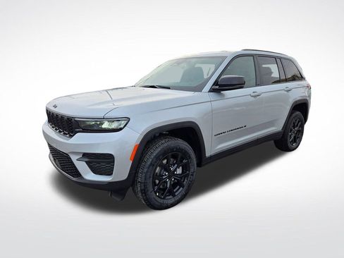 New 2025 Jeep Grand Cherokee Altitude image 8