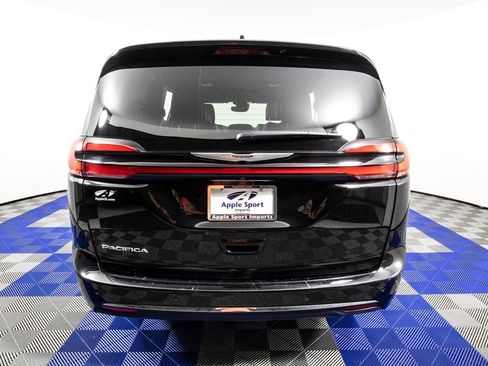 Used 2025 Chrysler Pacifica Select FWD image 6