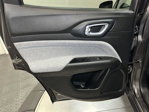 Used 2022 Jeep Compass Latitude image 29