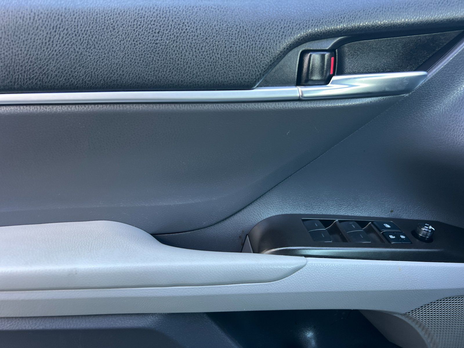 Used 2022 Toyota Camry SE FWD image 10
