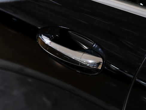 Used 2024 Mercedes-Benz GLB 250 w/ Exclusive Package image 39