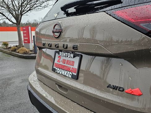 New 2026 Nissan Rogue Rock Creek image 9