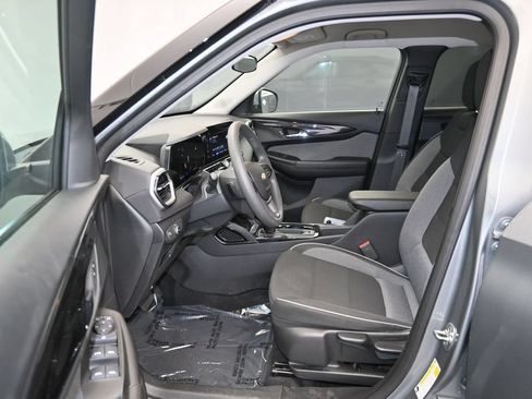 Used 2025 Chevrolet TrailBlazer LT FWD image 12