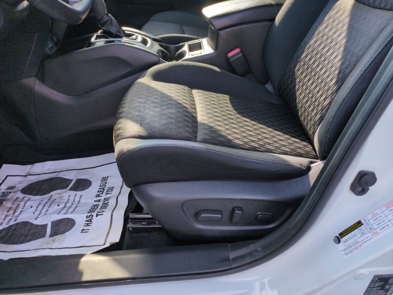 Used 2018 Nissan Rogue SV FWD image 13
