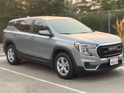Used 2024 GMC Terrain SLE AWD/4WD image 2