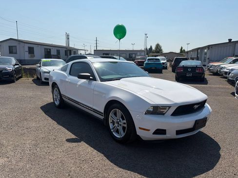 Used 2010 Ford Mustang Coupe RWD image 1