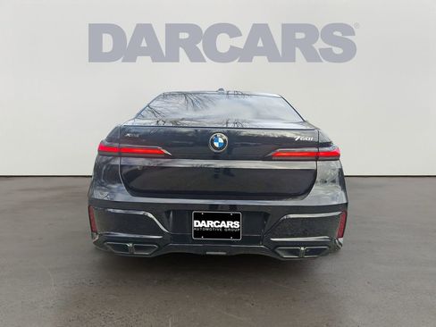 Used 2025 BMW 760i xDrive w/ Executive Package image 6
