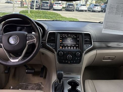 Used 2017 Jeep Grand Cherokee Overland image 15