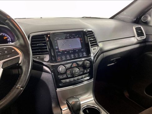 Used 2020 Jeep Grand Cherokee Altitude RWD image 9